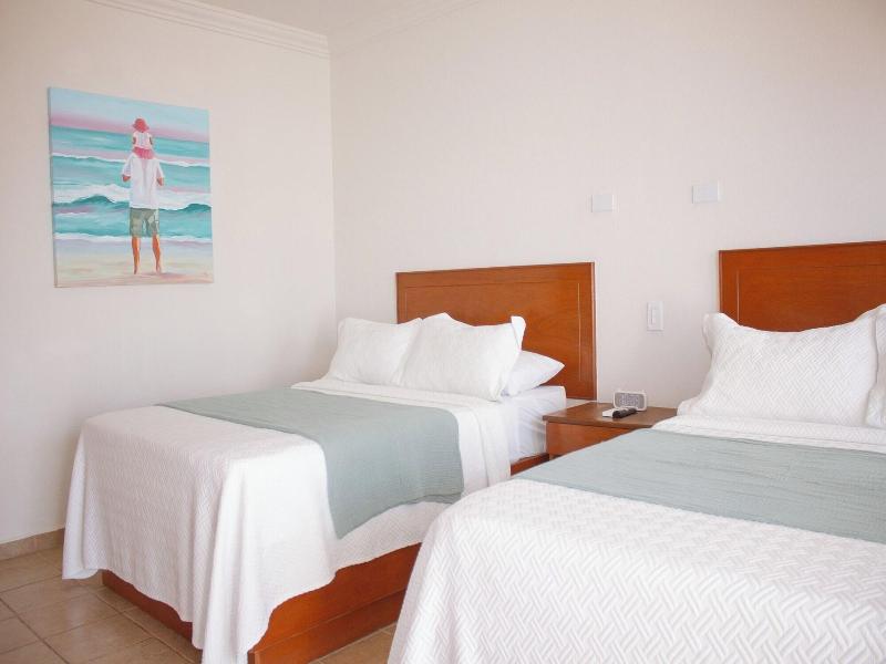 Costa Elegante Hotel & Suites image