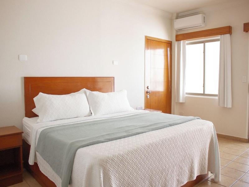 Costa Elegante Hotel & Suites image