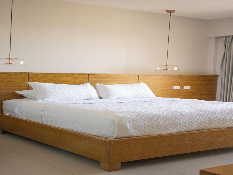 Costa Elegante Hotel & Suites image