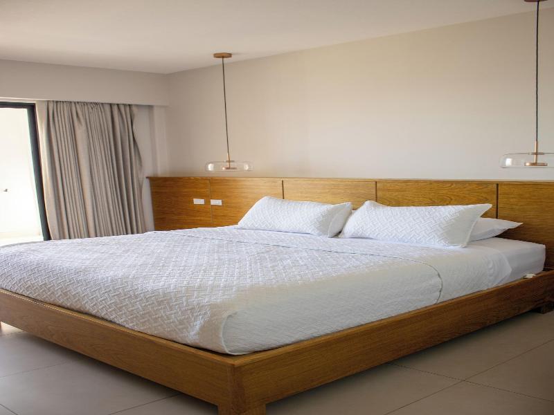 Costa Elegante Hotel & Suites image