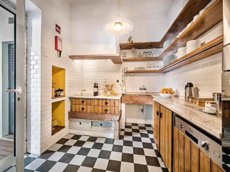 Lemon Tree Stay image