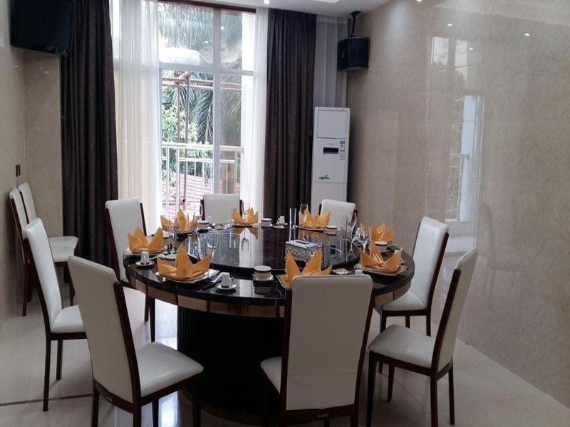 Kololo Courts Hotel & Restaurant image