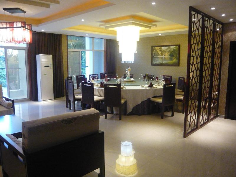 Kololo Courts Hotel & Restaurant image