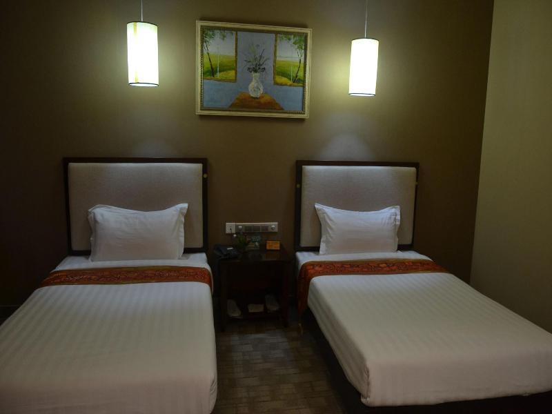 Kololo Courts Hotel & Restaurant image