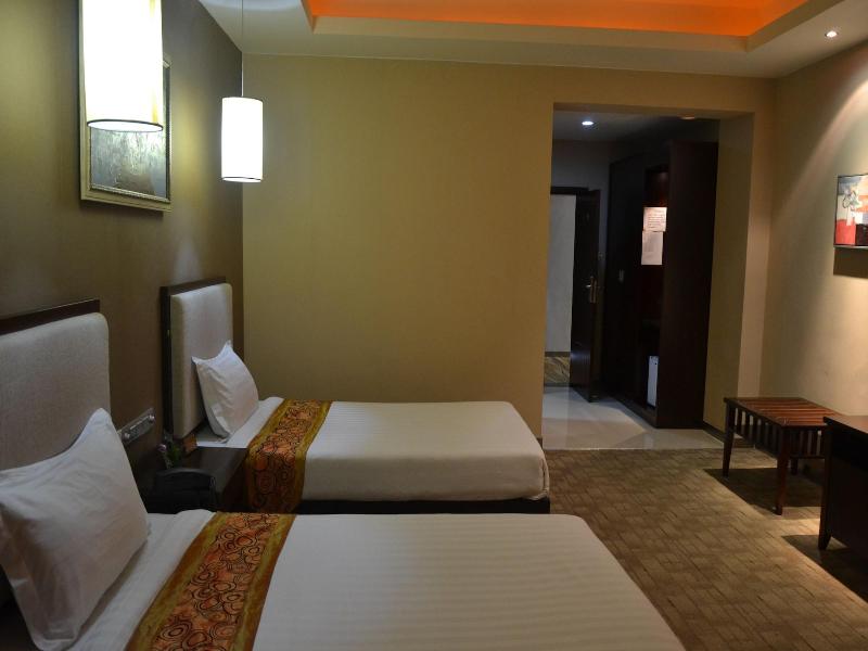Kololo Courts Hotel & Restaurant image