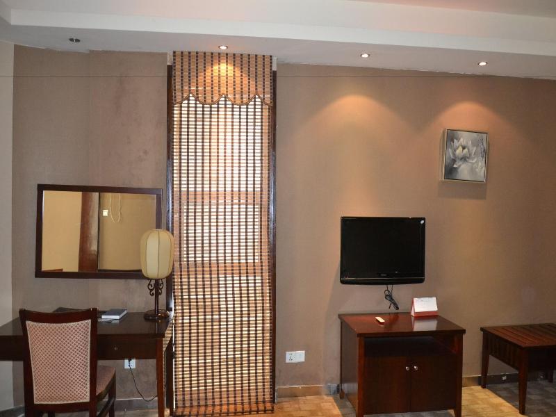 Kololo Courts Hotel & Restaurant image