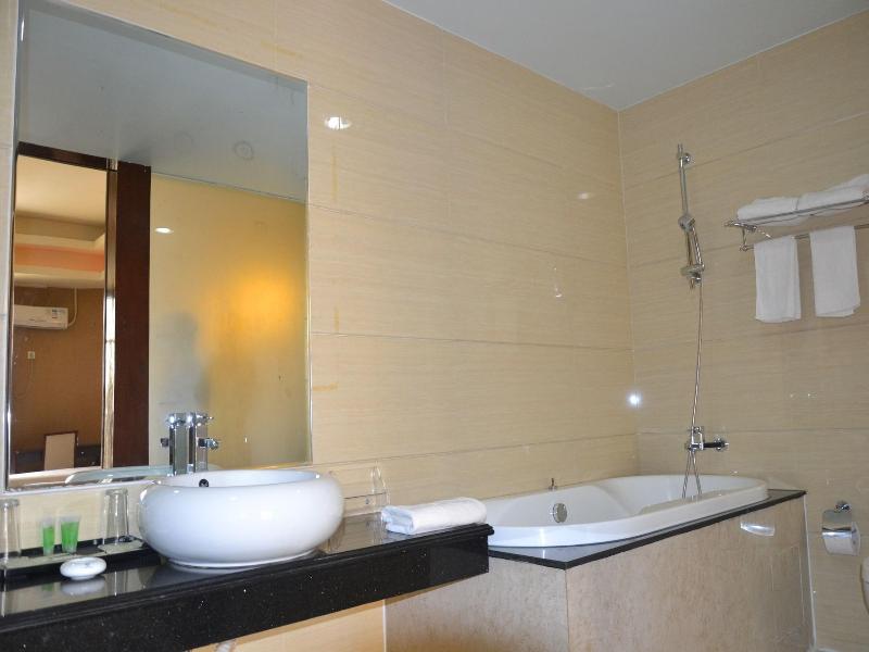 Kololo Courts Hotel & Restaurant image