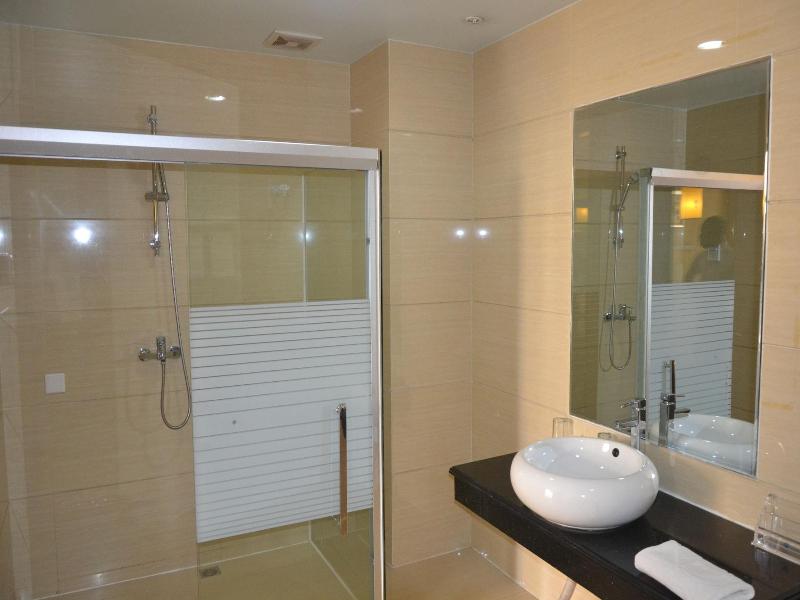 Kololo Courts Hotel & Restaurant image