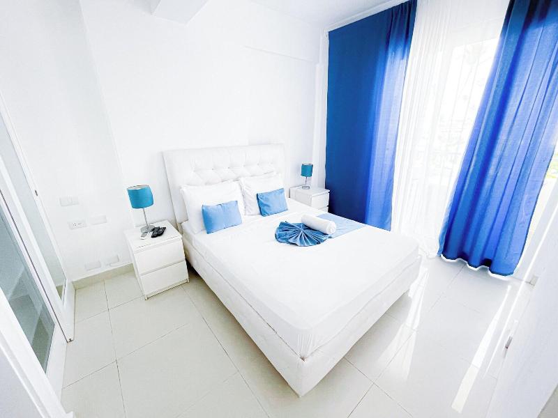 Studio Apart Hotel Rooftop Pool Beach image
