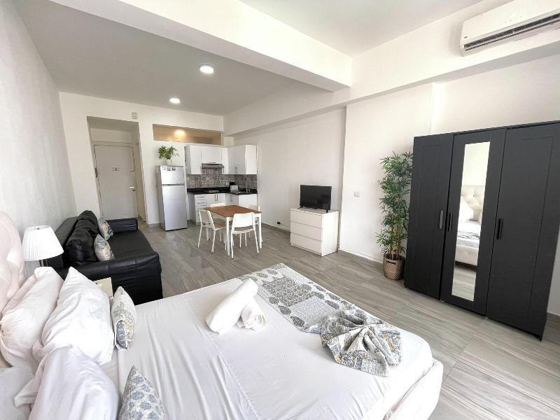 Studio Apart Hotel Rooftop Pool Beach image