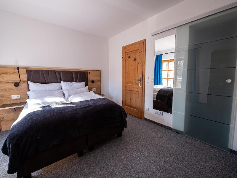 Sl Hotel image