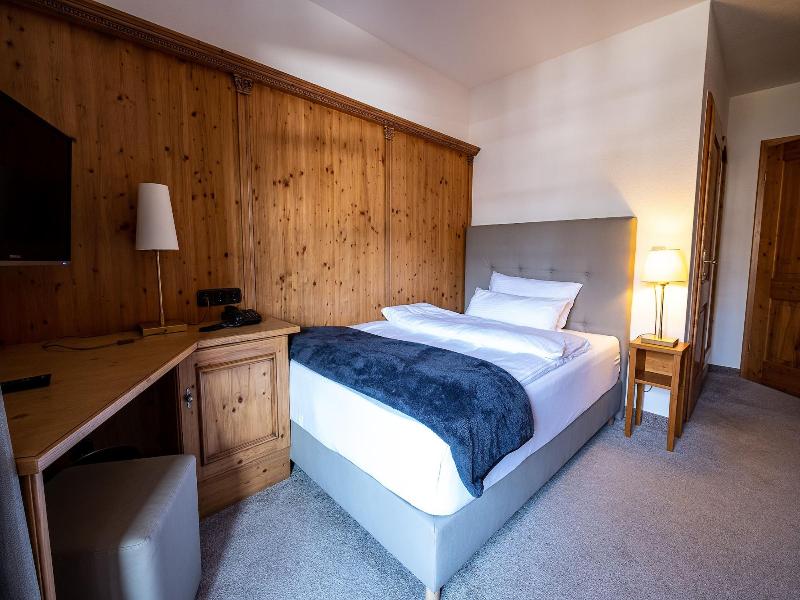 Sl Hotel image