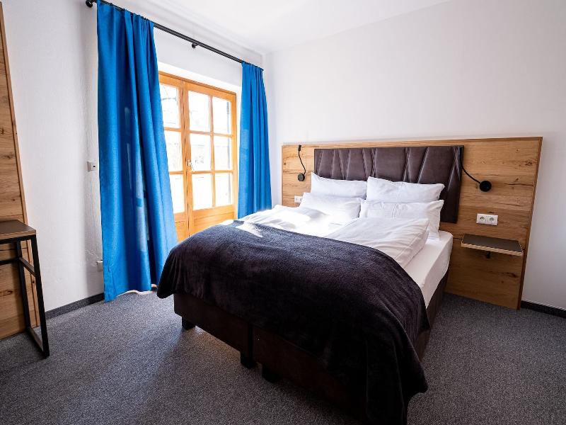 Sl Hotel image