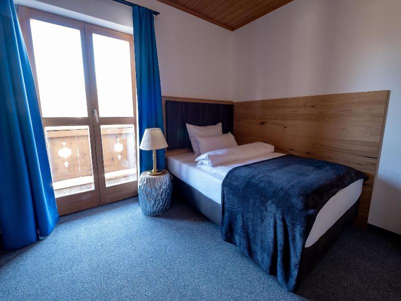 Sl Hotel image