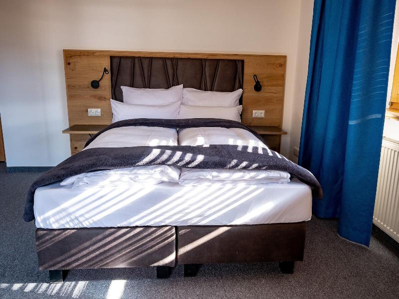 Sl Hotel image