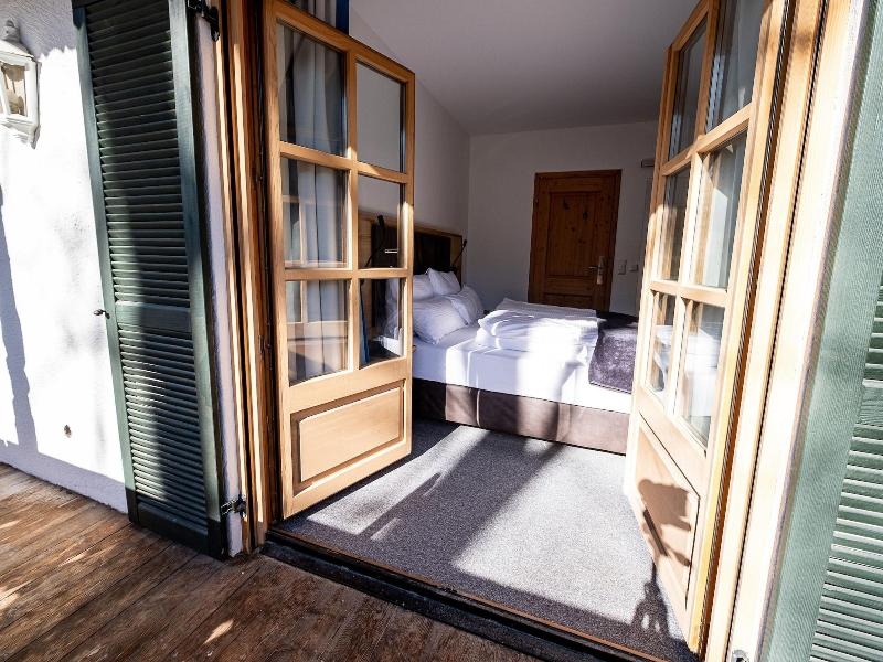 Sl Hotel image