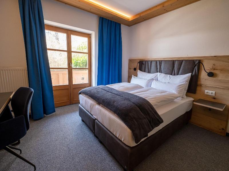 Sl Hotel image