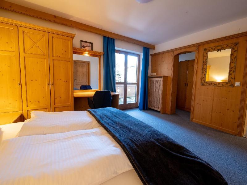 Sl Hotel image