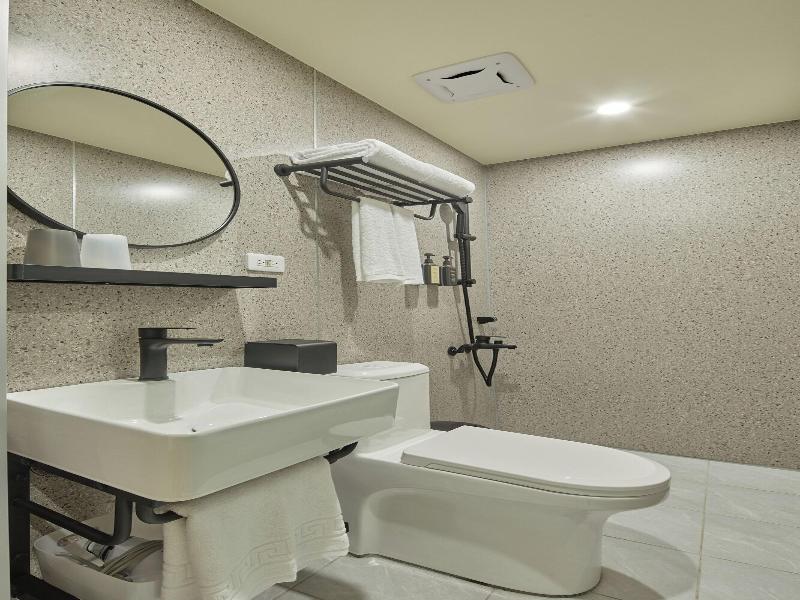 Stay Easy Inn image