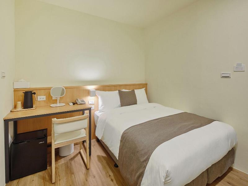Stay Easy Inn image