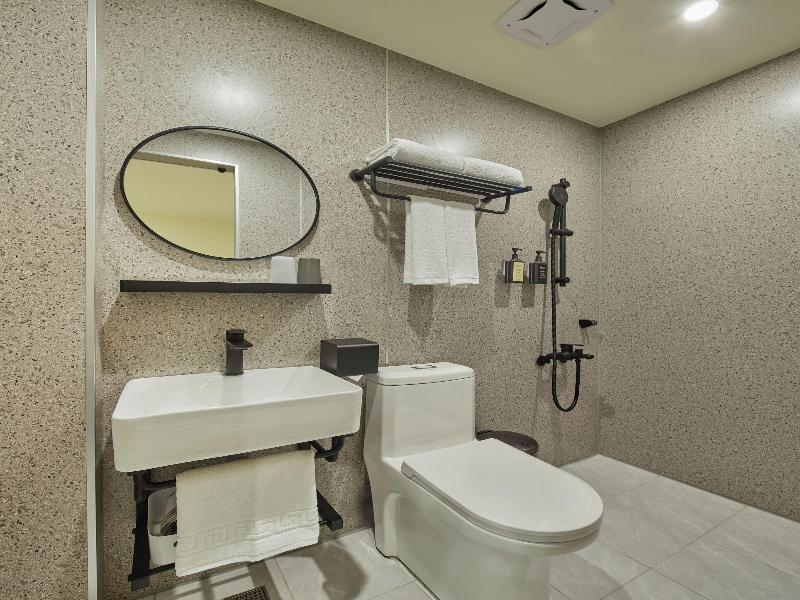 Stay Easy Inn image