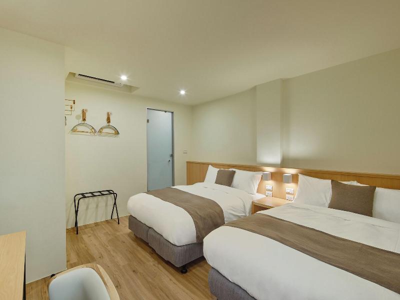 Stay Easy Inn image