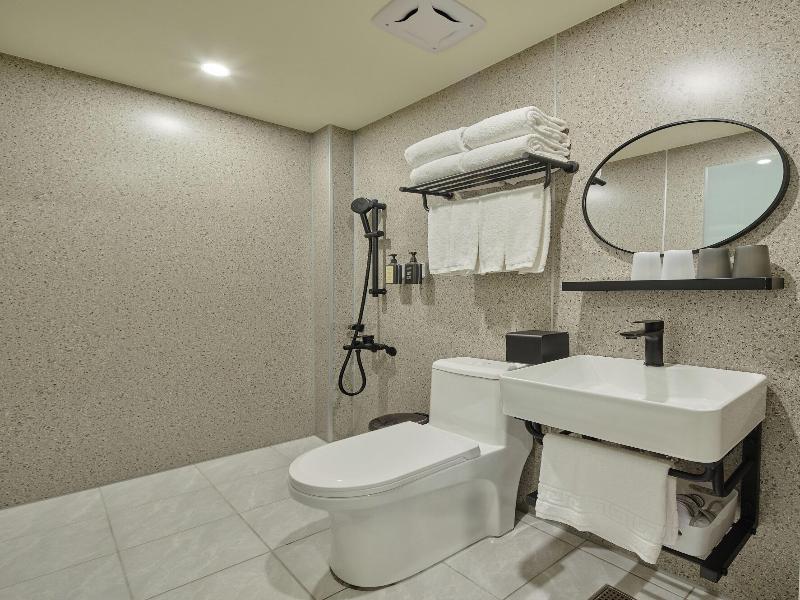Stay Easy Inn image