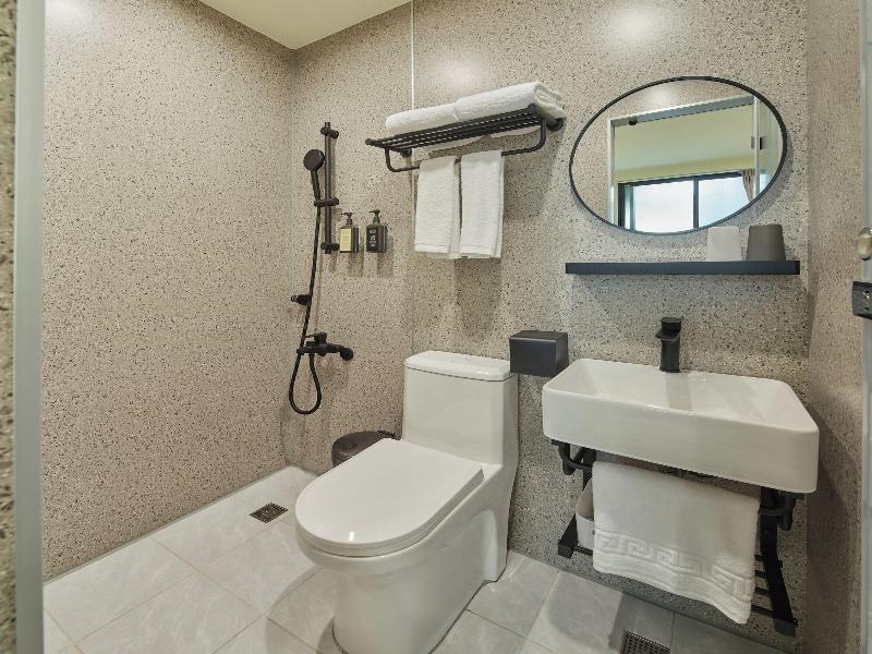 Stay Easy Inn image