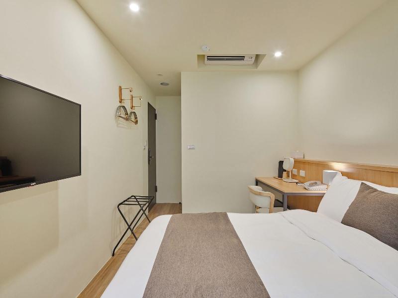 Stay Easy Inn image