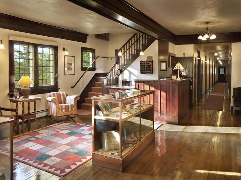 Belton Chalet image