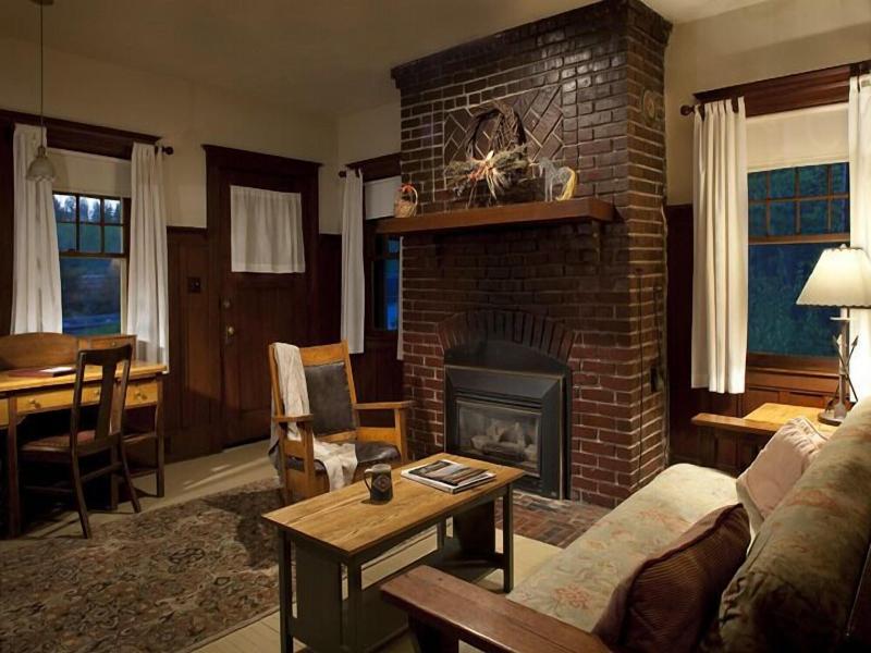 Belton Chalet image