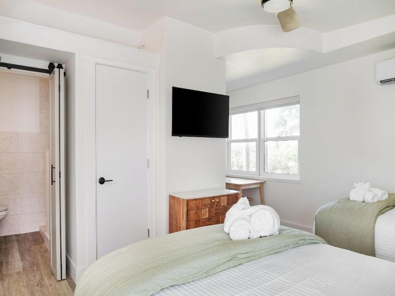 Haleys Court Boutique Motel image