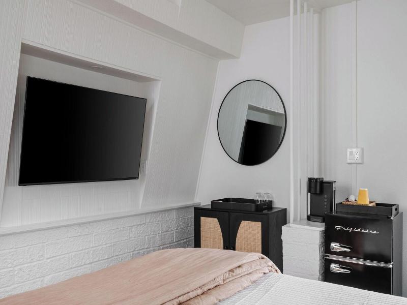 Haleys Court Boutique Motel image