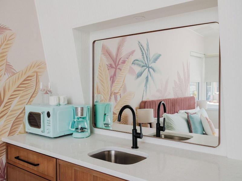 Haleys Court Boutique Motel image