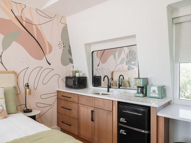 Haleys Court Boutique Motel image