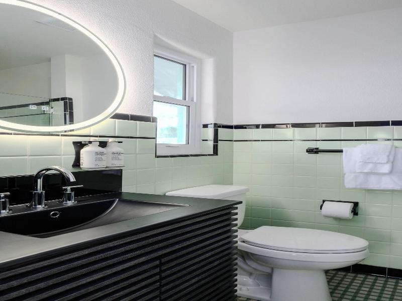 Haleys Court Boutique Motel image