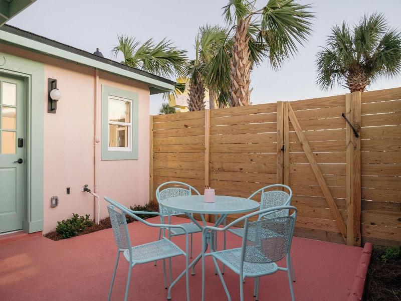 Haleys Court Boutique Motel image
