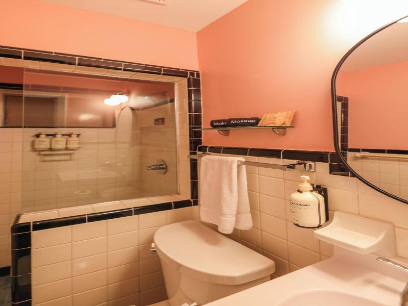 Haleys Court Boutique Motel image