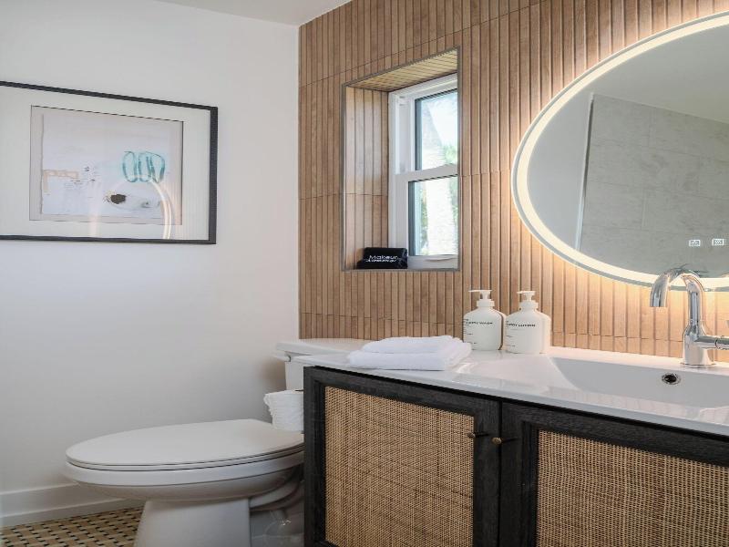 Haleys Court Boutique Motel image