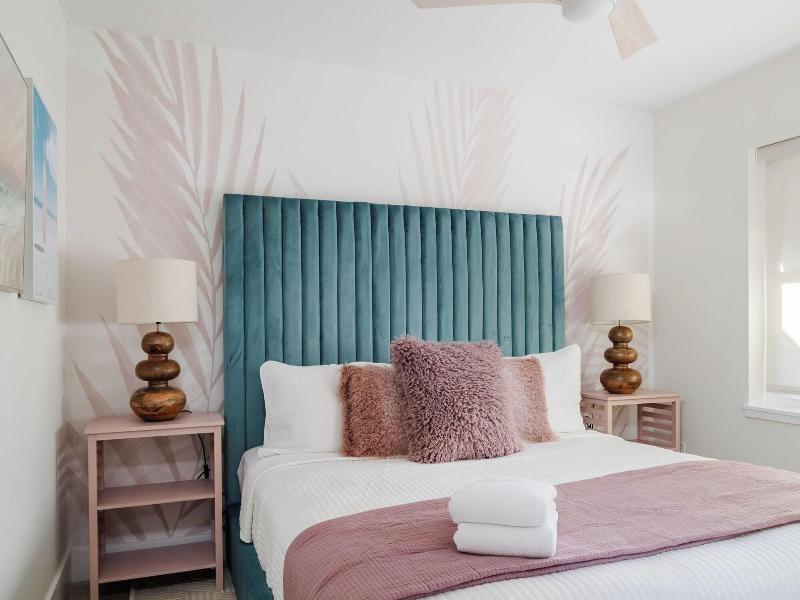 Haleys Court Boutique Motel image