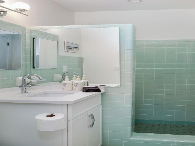Haleys Court Boutique Motel image