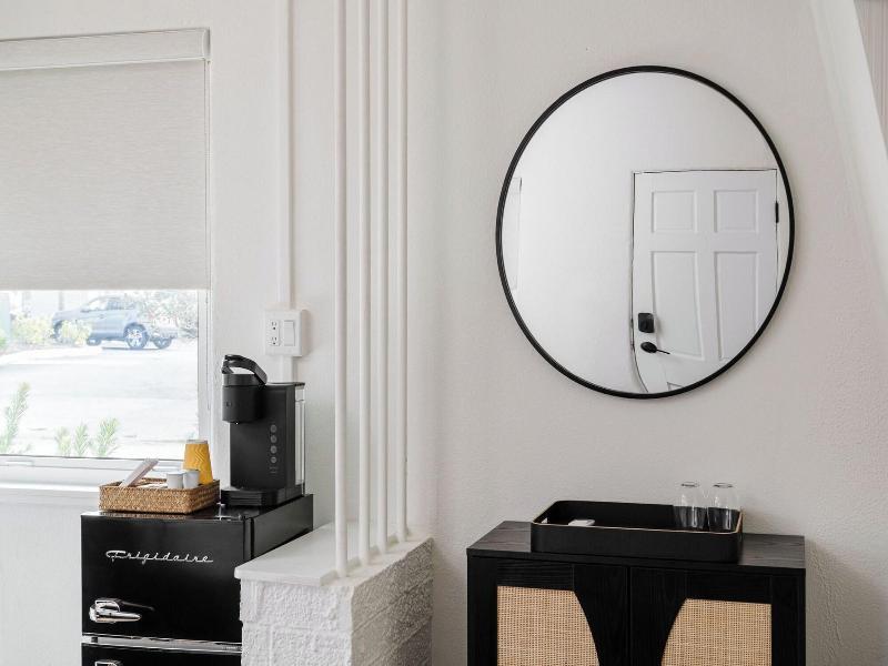 Haleys Court Boutique Motel image