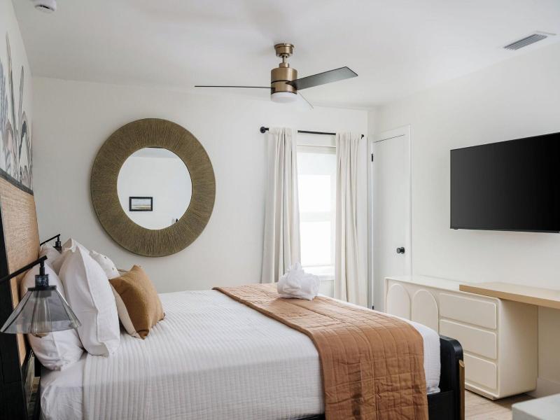 Haleys Court Boutique Motel image