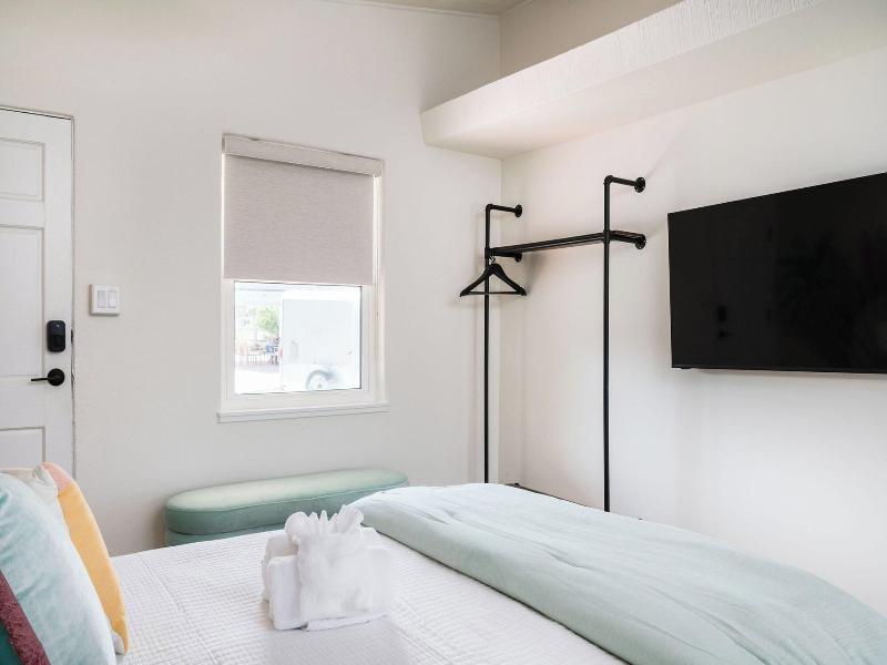 Haleys Court Boutique Motel image