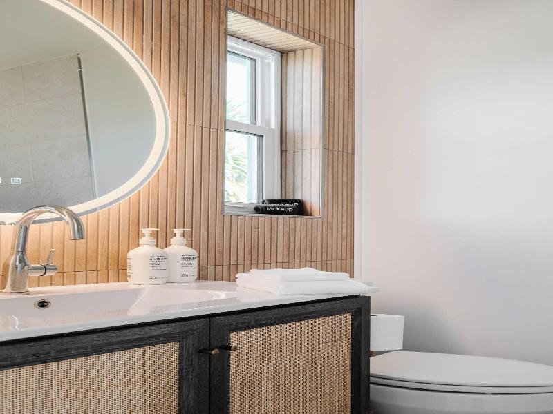 Haleys Court Boutique Motel image