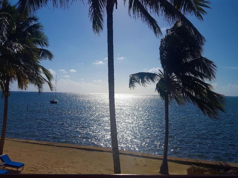 Tres Cocos Resort image