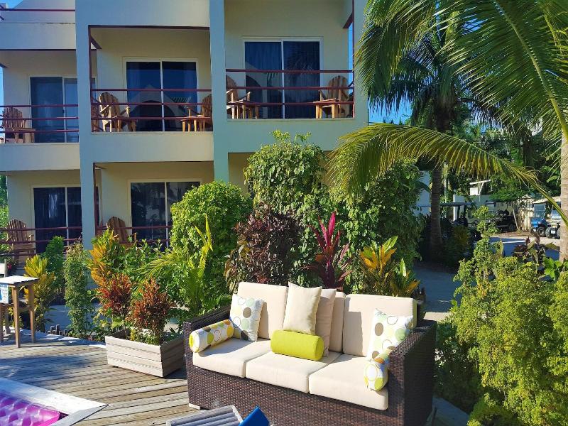 Tres Cocos Resort image