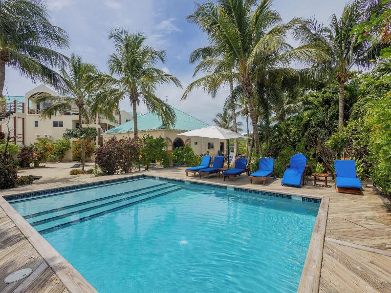 Tres Cocos Resort image
