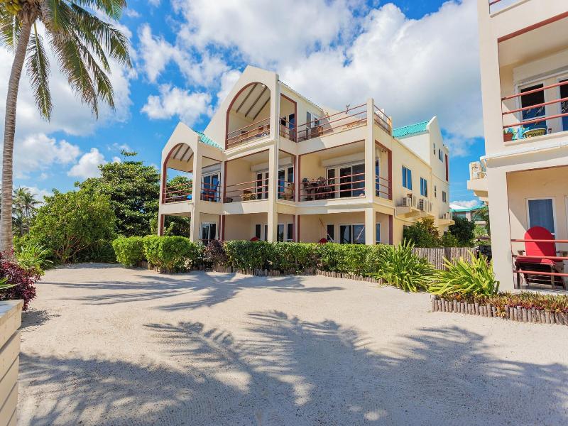 Tres Cocos Resort image