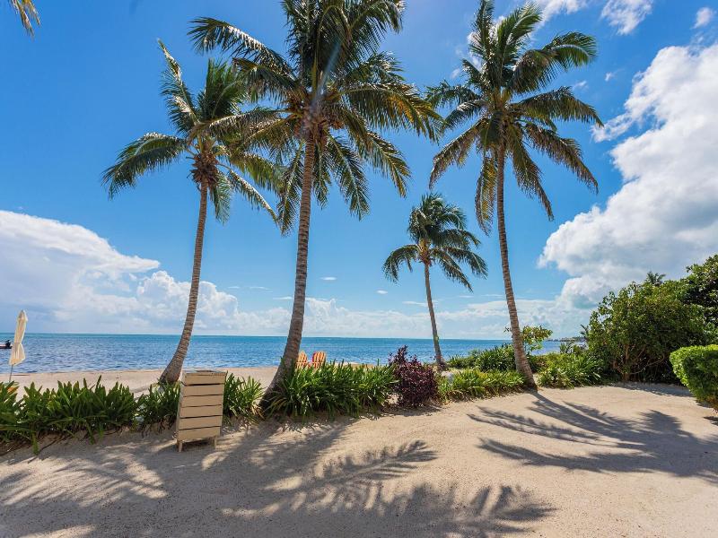 Tres Cocos Resort image